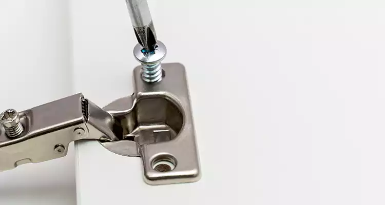 Screen Door Hinge Repair in Oviedo, FL