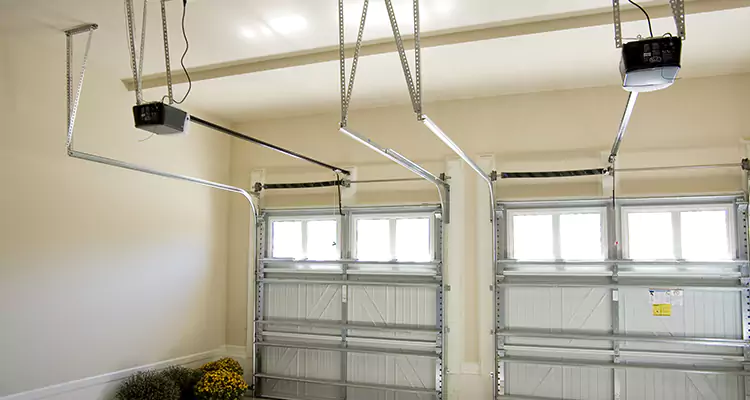 Residential Emergency Garage Door Repair in Oviedo, FL