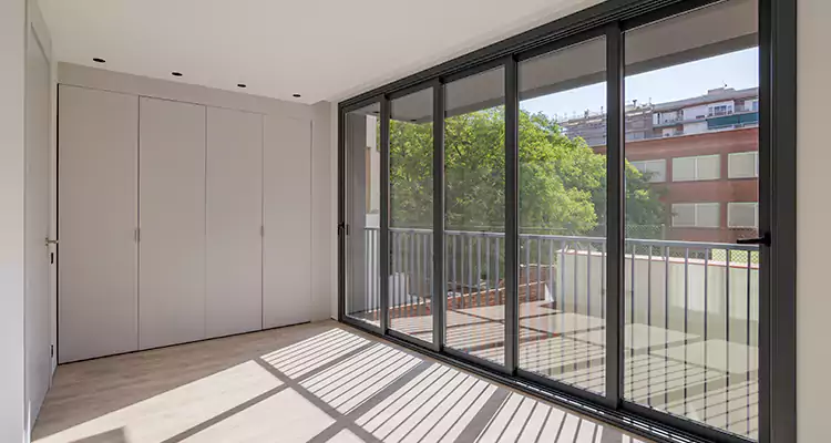 Fix Sliding Screen Door Track in Oviedo, FL